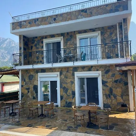 Yakamoz Hotel *